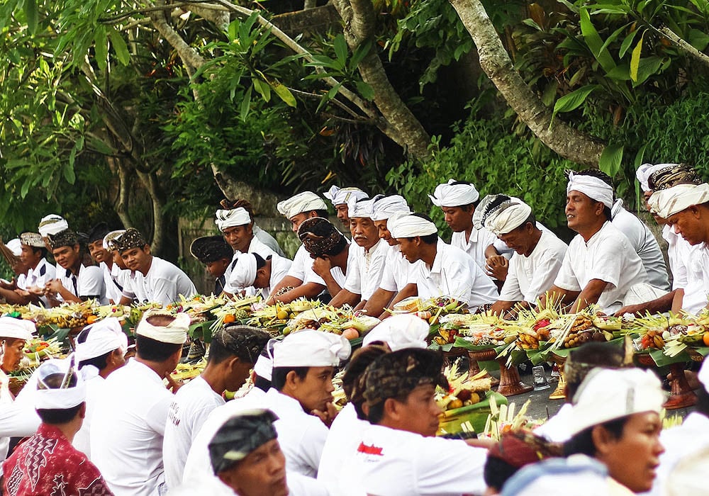 Male members of a banjar sit with their offerings before a Melasti ceremony.