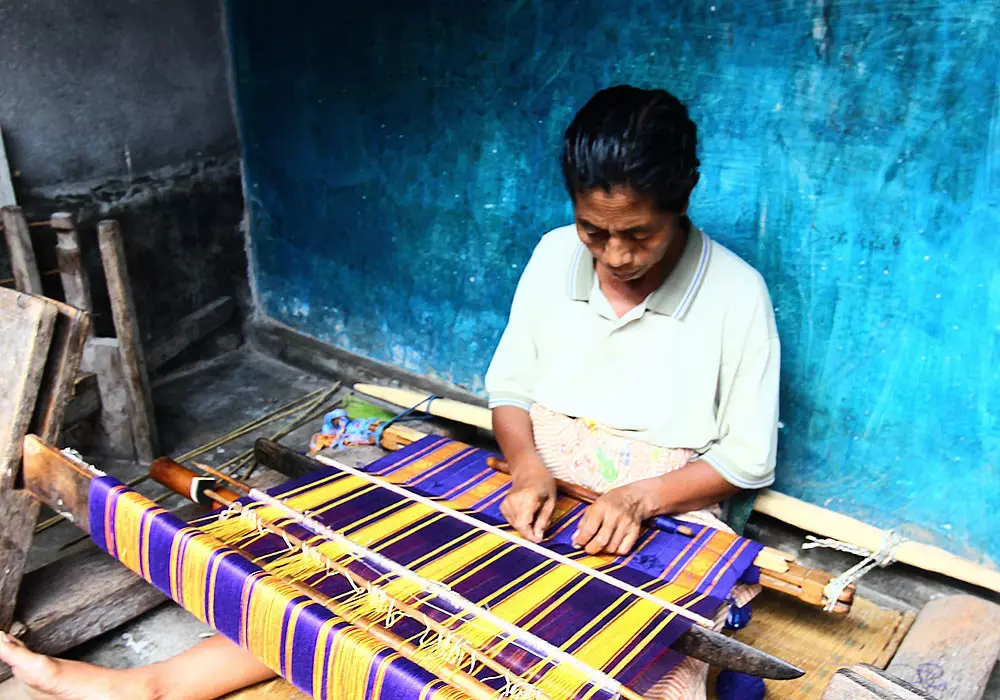 Sasak weaving in Sukarare village