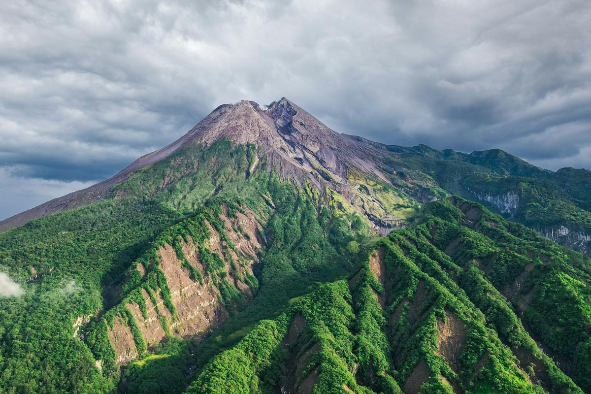 Top 10 Volcanoes to Climb in Indonesia [Prices & Trekking Experience] - Uncategorized () - June 2026 - Indoneo