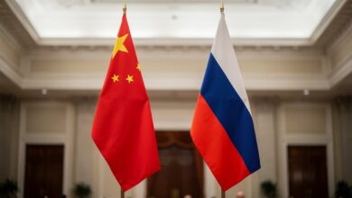 Chinese and Russian flags in a formal hall, symbolizing deepened bilateral ties