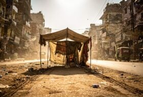 Makeshift cooling tent on a dusty street in New Delhi, India, under harsh sun