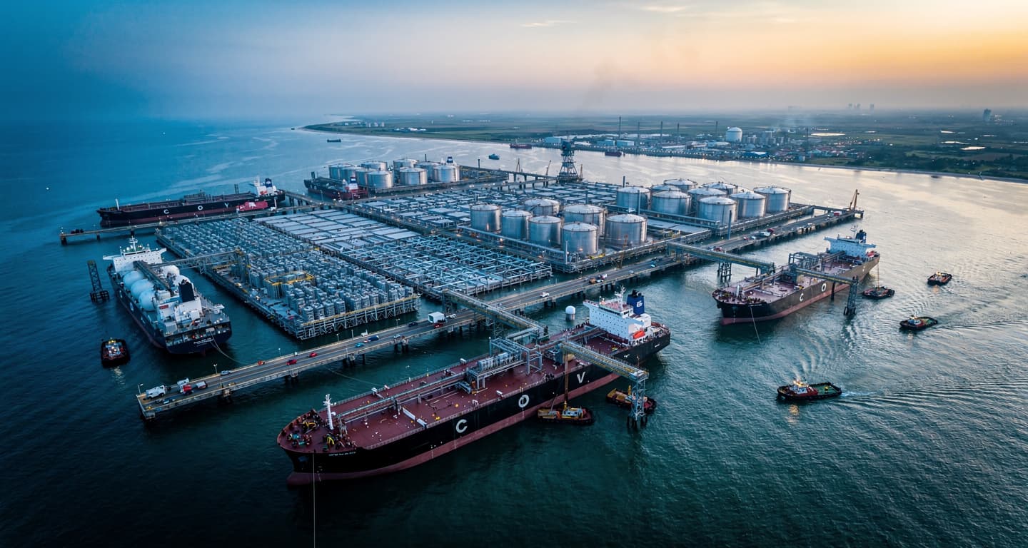 Offshore energy storage and transfer facility construction in Johor, Malaysia