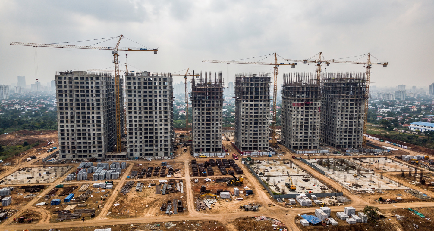 Residential construction site with cranes and apartment towers under development, Mumbai or Bangalore