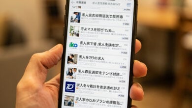 Smartphone screen displaying job recruitment posts in Japanese, close-up detail