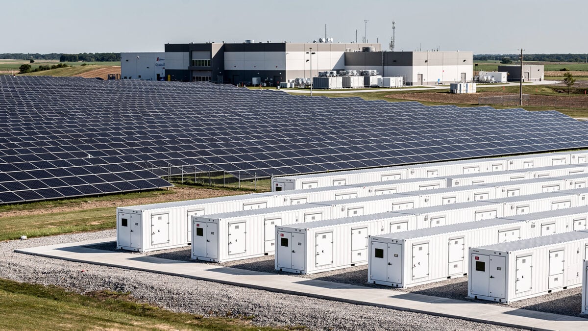 Battery storage facility and solar array powering AI data center, Ohio