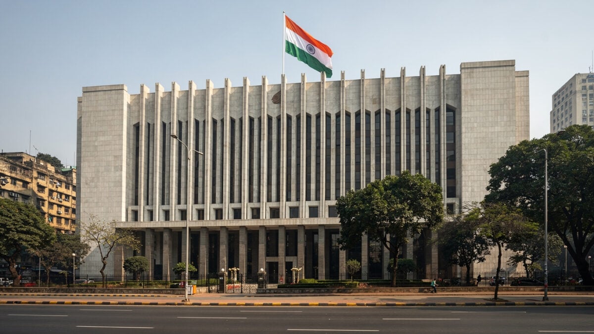 Reserve Bank of India headquarters in Mumbai with Indian flag
